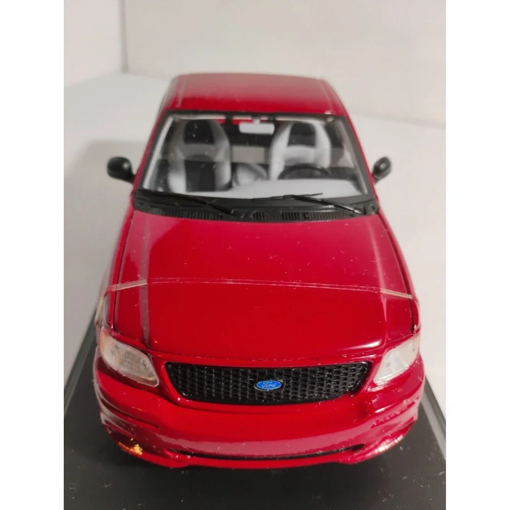 BURAGO GOLD Coll. 1999 Ford F-150 SVT LIGHTNING 1/21 Diecast Pickup Red